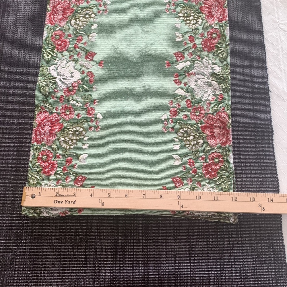 Table runner - Picture 3 of 4